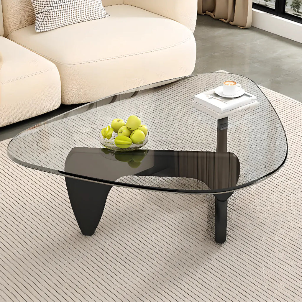 Table basse triangulaire en bois avec plateau en verre