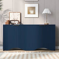 Meuble de rangement à quatre portes avec motif à rayures verticales et design ondulé