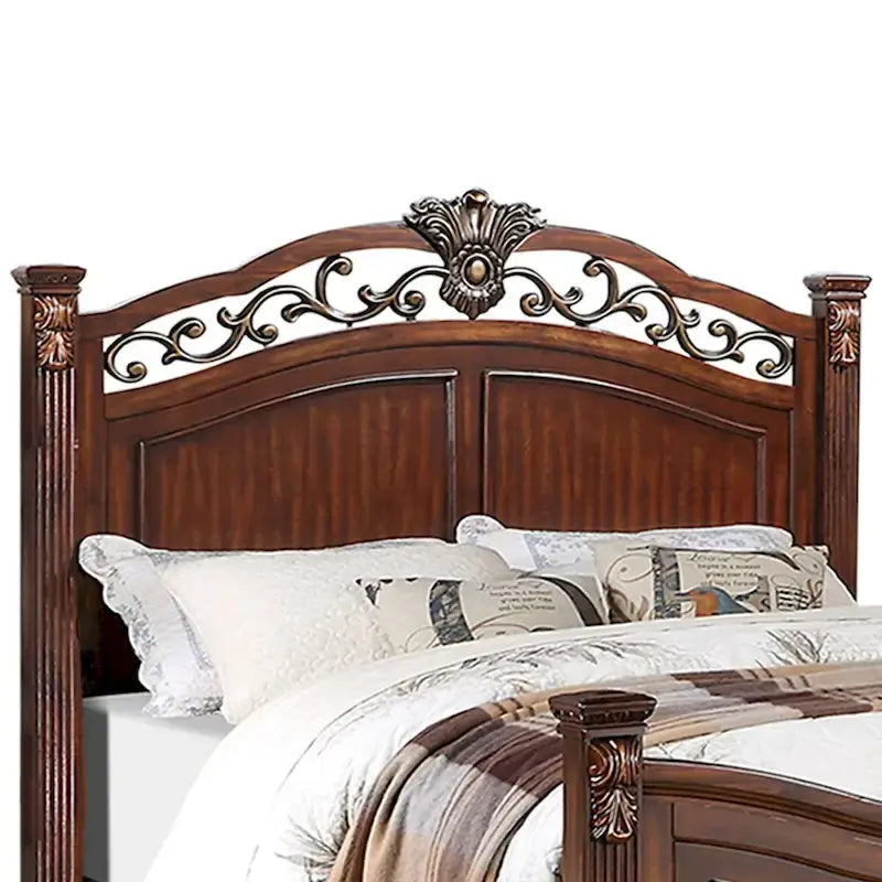 Lit en bois avec tête de lit sculptée en merisier foncé
