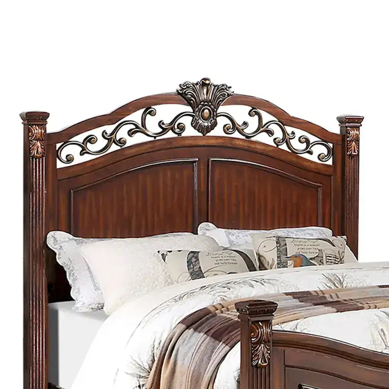 Lit en bois avec tête de lit sculptée en merisier foncé