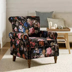 Fauteuil en bois traditionnel Araceli, rembourré à motifs floraux, avec dossier à oreilles et garniture cloutée | ART OF LIVING DESIGNS