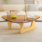 Table basse triangulaire en bois avec plateau en verre
