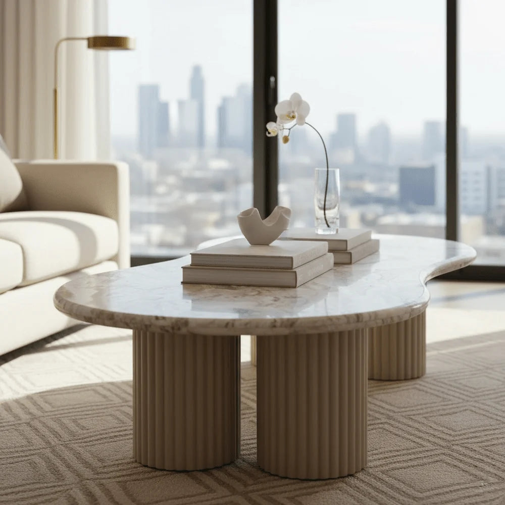 Table basse avec plateau en marbre de forme galet