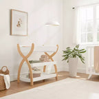 Table à langer Comfy Cubs - Construction robuste en bois, design intemporel avec deux étagères ouvertes pour les indispensables de bébé