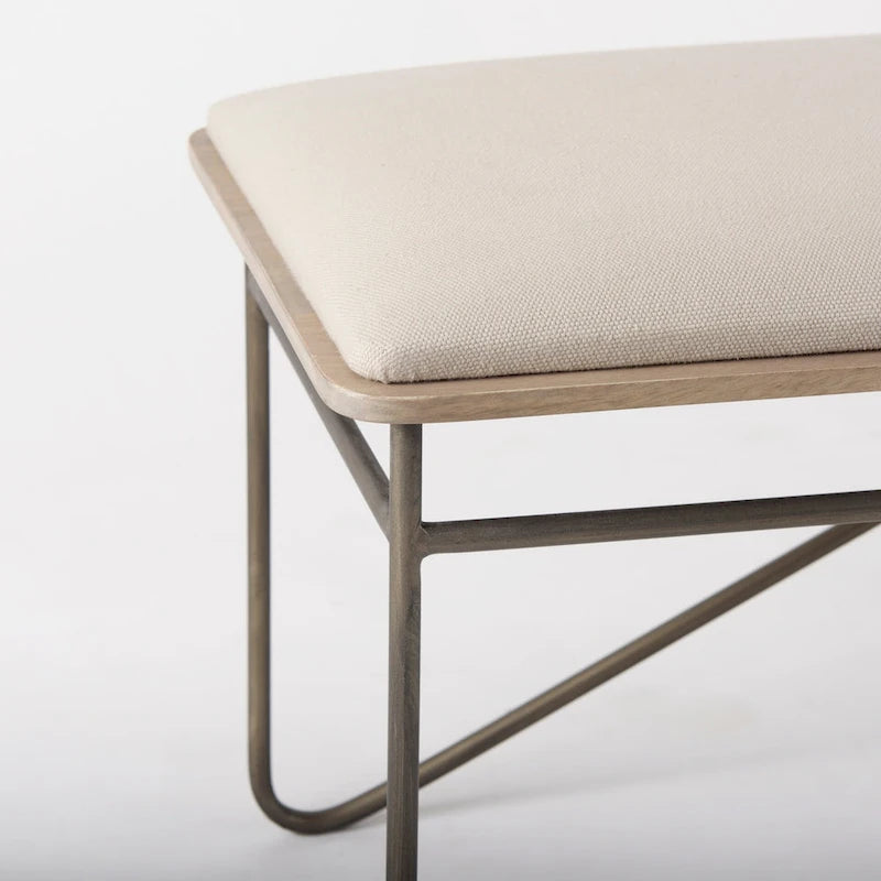Banc Camille avec assise en tissu crème et structure en métal foncé – 55,5 larg. x 16 prof. x 17 haut.