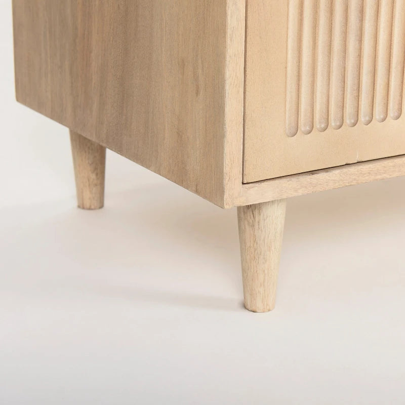 Buffet Tucker en bois massif brun clair avec portes à motifs – 71,75L x 30H x 15P
