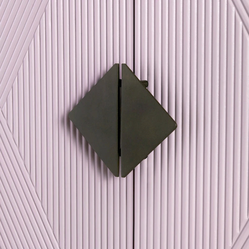 Buffet en bois à quatre portes avec accents dorés, violet lilas - 72