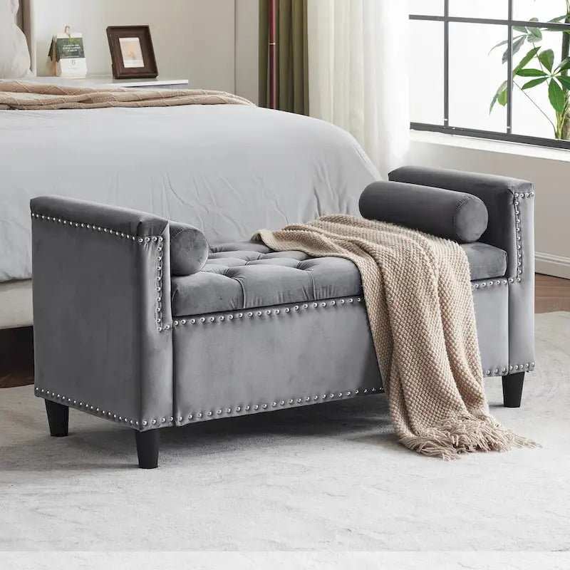 Banc de rangement en velours à capitons avec accoudoirs et garniture cloutée de 44,5 po