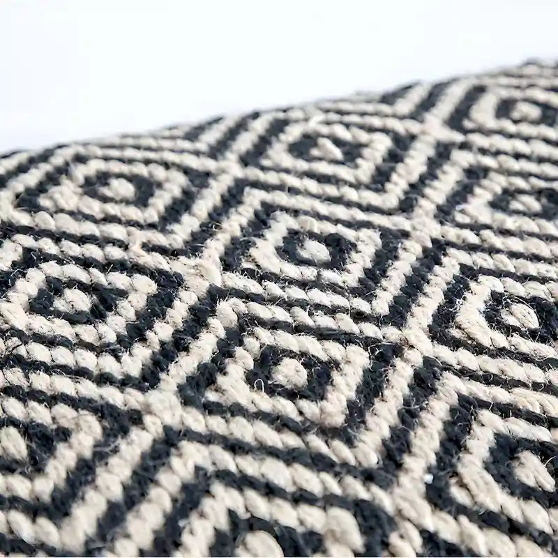 HomeRoots Banc en coton mélangé capitonné motif treillis, noir, blanc et gris, 56 po - 56