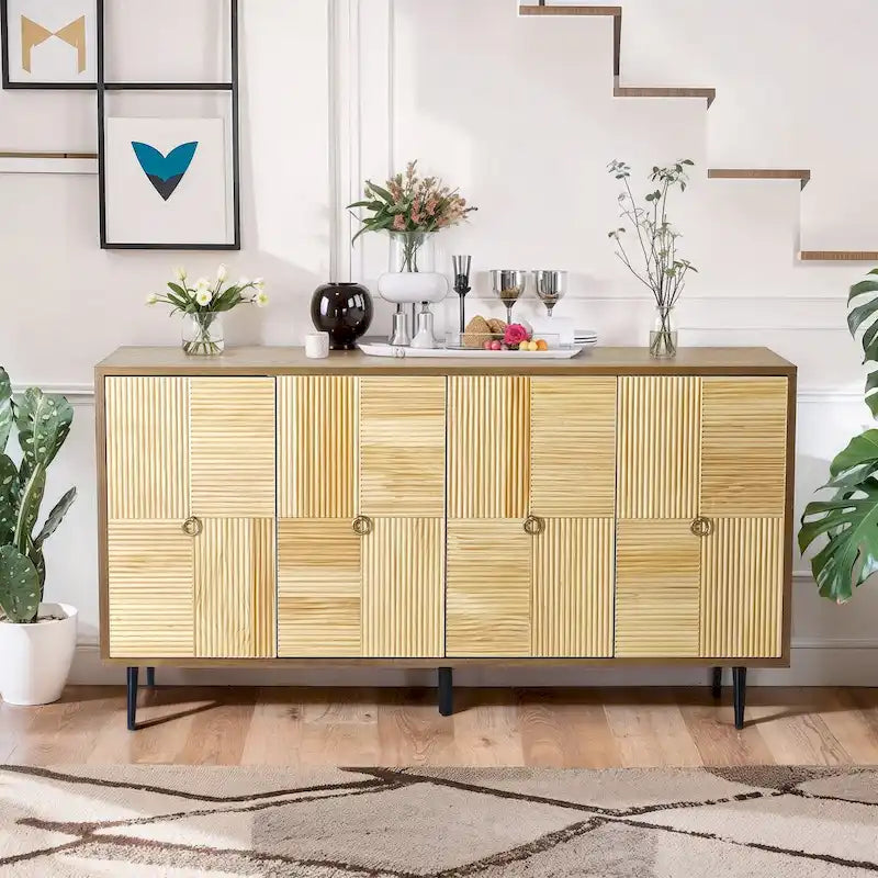 Meuble bas vintage à 4 portes avec portes décorées à effet sculpté