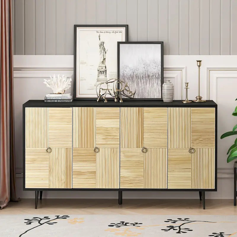 Meuble bas vintage à 4 portes avec portes décorées à effet sculpté