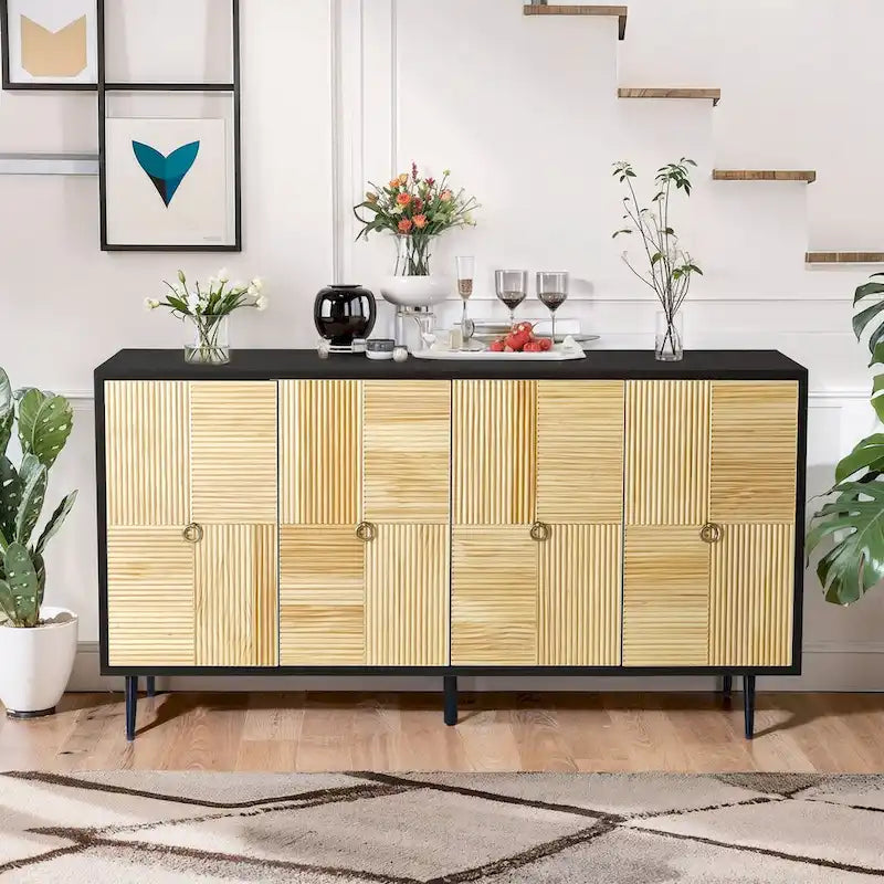 Meuble bas vintage à 4 portes avec portes décorées à effet sculpté
