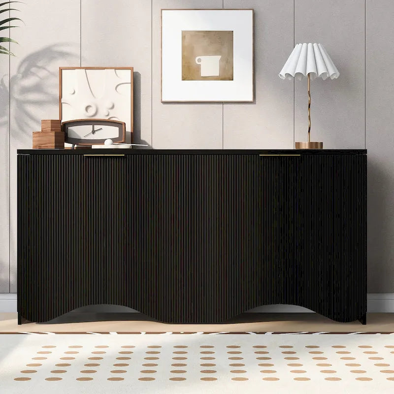 Armoire à quatre portes aux rayures verticales et au design ondulé, adaptée pour le couloir, l'entrée, le salon