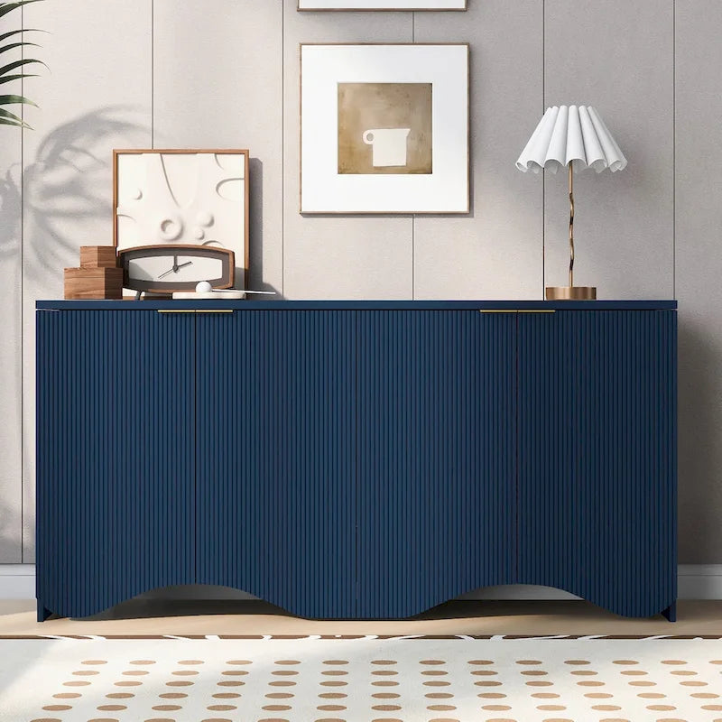Armoire à quatre portes aux rayures verticales et au design ondulé, adaptée pour le couloir, l'entrée, le salon