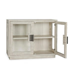 Meuble de rangement Larson à deux portes en verre et chêne de Classic Home