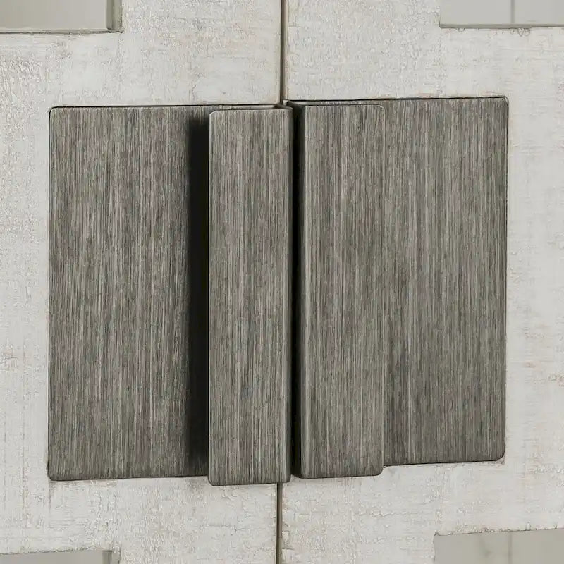 Meuble de rangement Larson à deux portes en verre et chêne de Classic Home