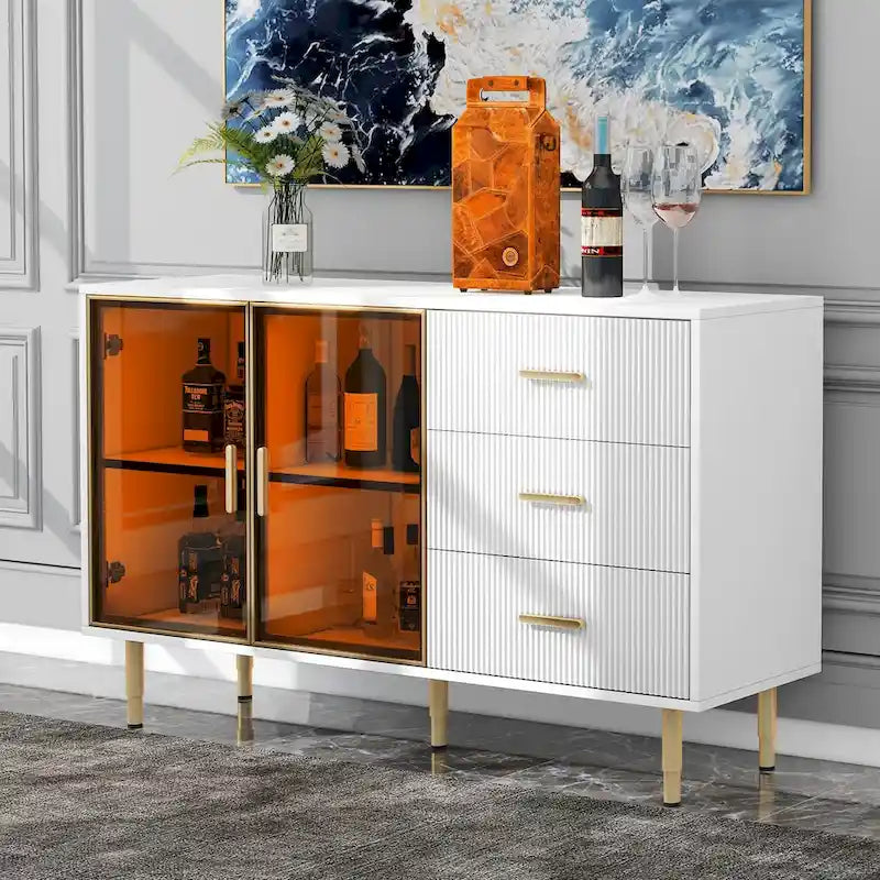 Buffet de cuisine moderne avec pieds en métal doré