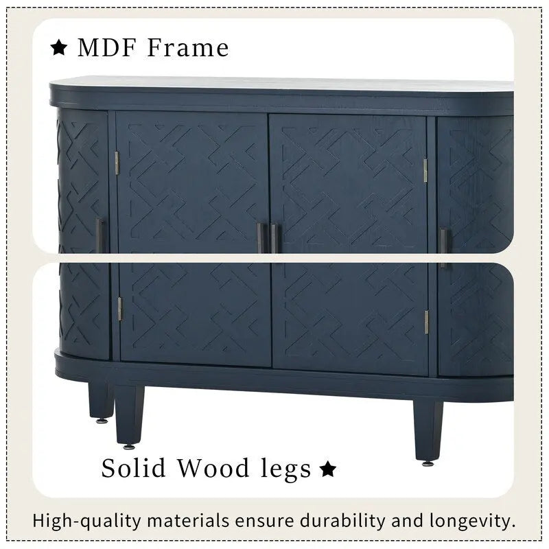 Meuble en bois avec portes à motifs anciens