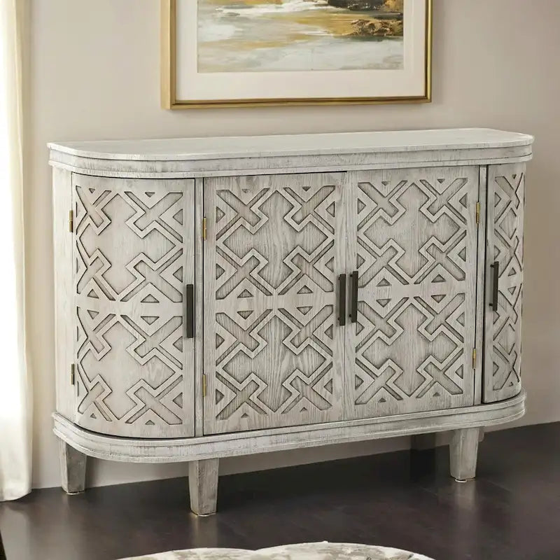 Meuble en bois avec portes à motifs anciens