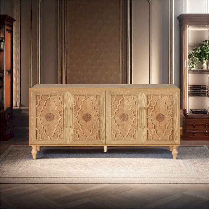 Grand meuble de rangement avec portes sculptées motif floral