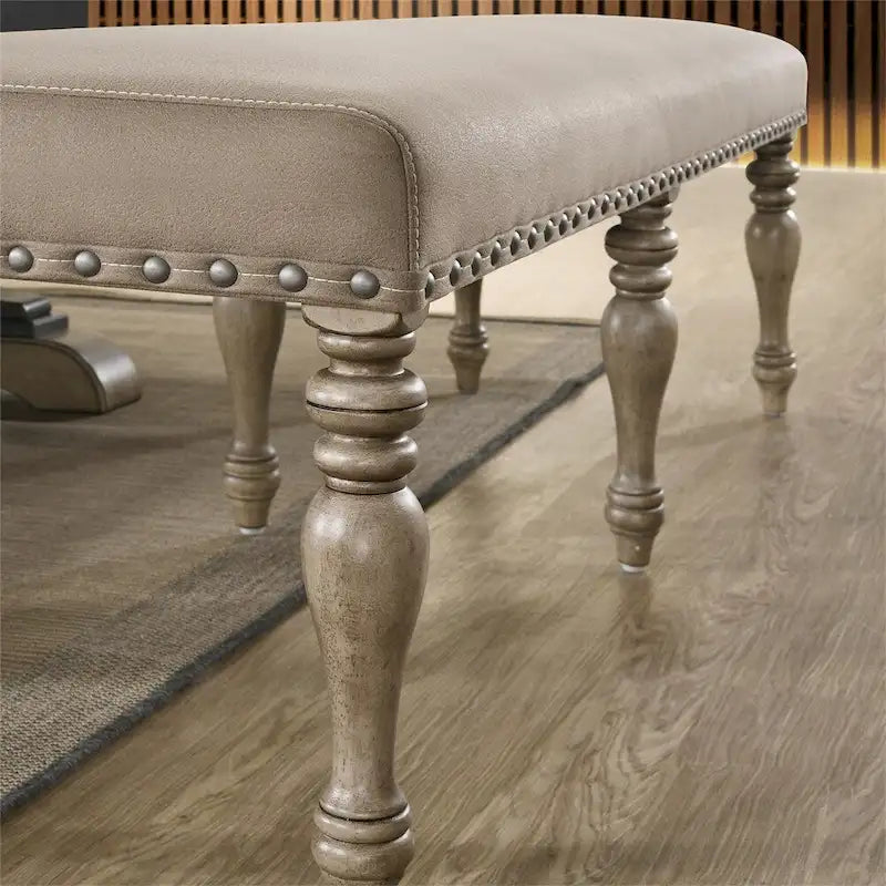 Banc rembourré avec garniture cloutée et pieds en bois