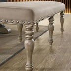 Banc rembourré avec garniture cloutée et pieds en bois