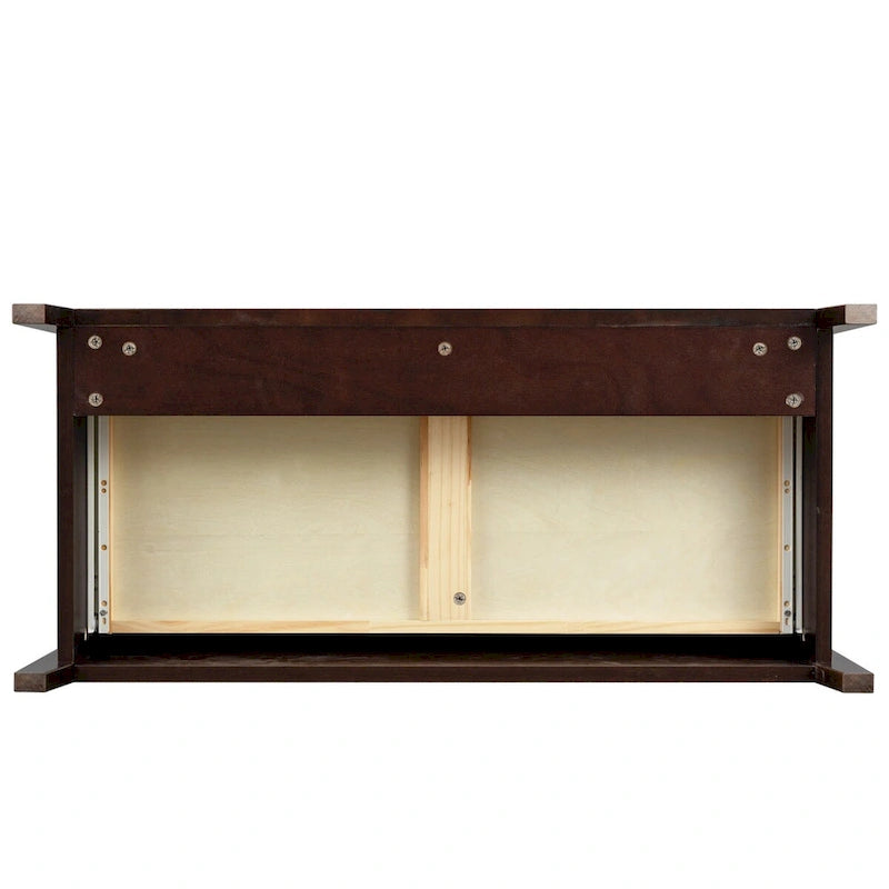 Commode en bois peinte à la bombe