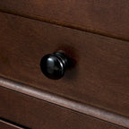 Commode en bois peinte à la bombe