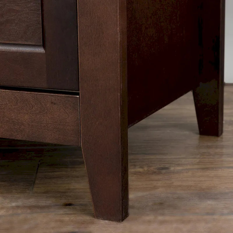 Commode en bois peinte à la bombe