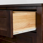 Commode en bois peinte à la bombe