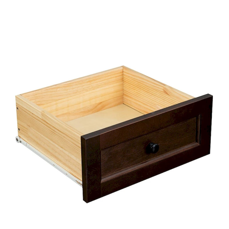 Commode en bois peinte à la bombe