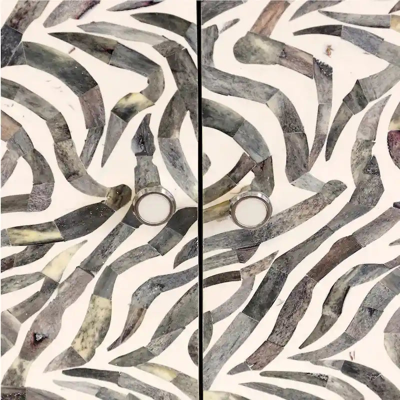 Meuble serpentin – Portes en mosaïque d'os – Fini ivoire et gris