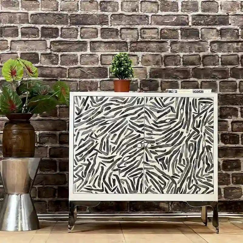 Meuble serpentin – Portes en mosaïque d'os – Fini ivoire et gris