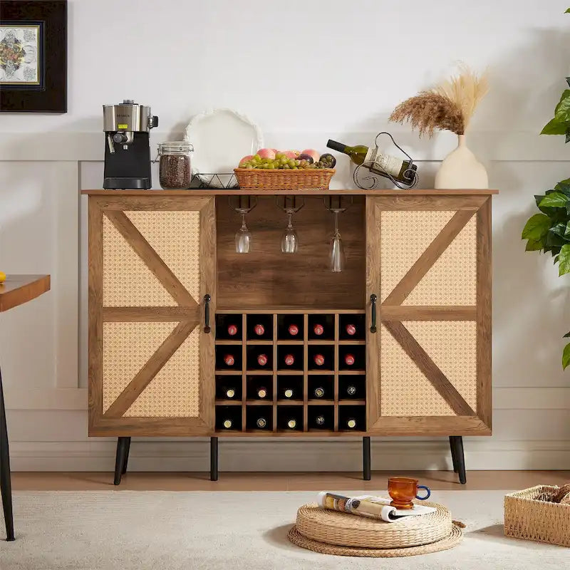 Meuble à vin en chêne et faux rotin avec étagère à vin et porte-verres à vin, portes doubles avec étagères amovibles