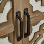 Cabinet 2 portes sculpté à la main