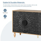 Porte noire sculptée avec un motif symétrique et cadre de couleur bois