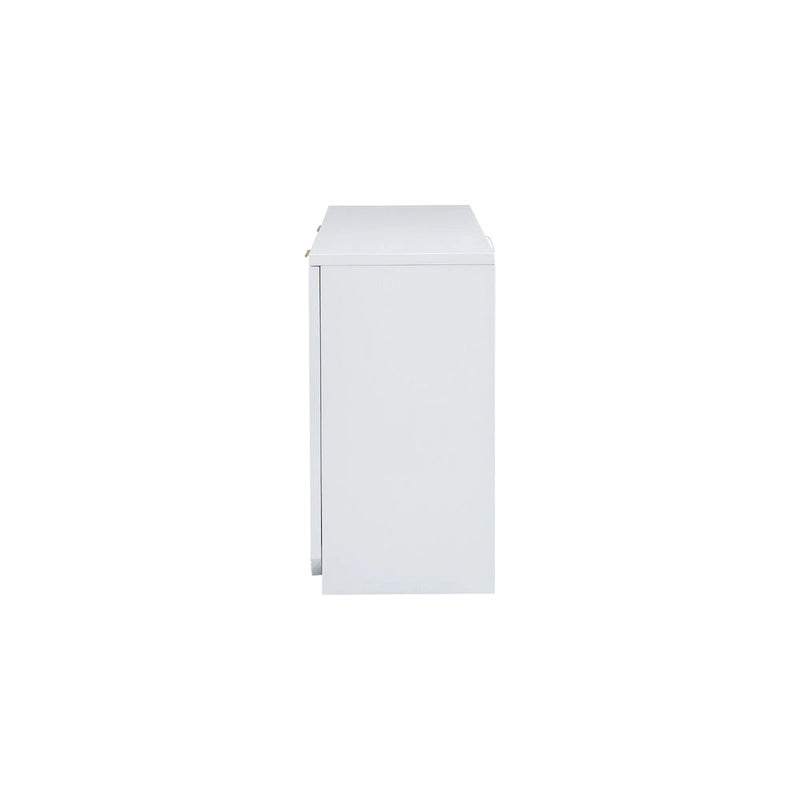 Meuble bas à quatre portes avec des rayures verticales et des motifs ondulés