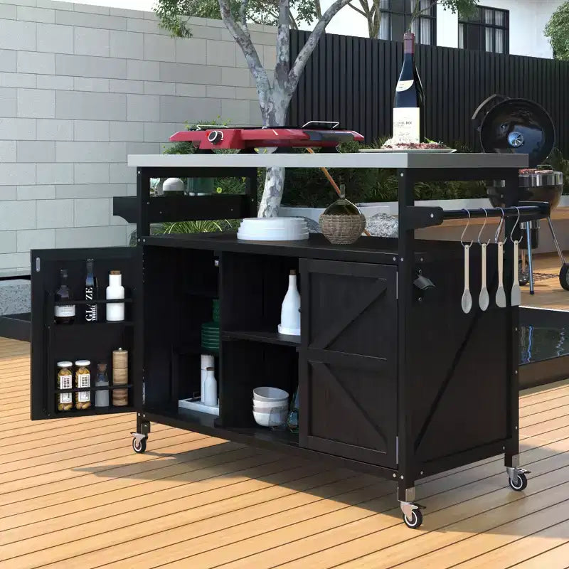 Îlot de cuisine d'extérieur Okak avec plateau en acier inoxydable, chariot de cuisine en bois avec portes, étagères et porte-épices, îlot de cuisine roulant