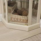 Vitrine d'angle avec portes et étagères en verre, Meuble de présentation d'angle pour salon