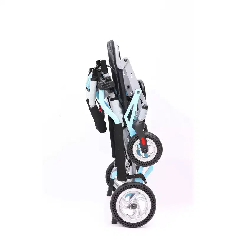 Fauteuil roulant de transport ultra-léger pour personnes âgées, fauteuil de transport pliable et portable, avec frein à main verrouillable et accoudoirs escamotables amovibles
