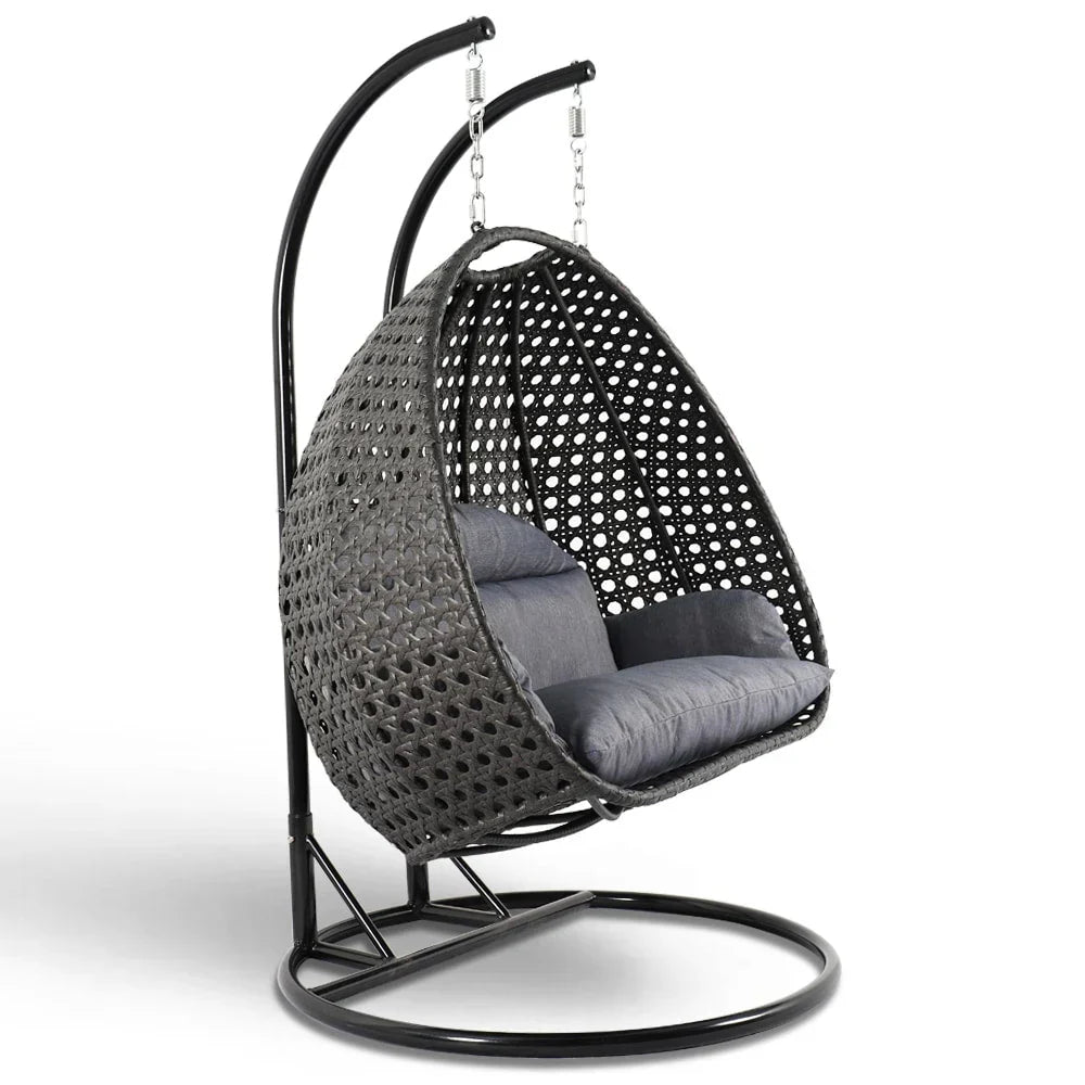 LeisureMod Fauteuil suspendu œuf 2 places avec support - Balançoire / hamac de patio en rotin osier pour extérieur/intérieur avec coussins