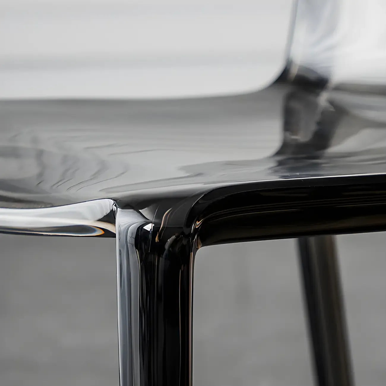 Chaise de salle à manger sans accoudoirs à dossier bas en acrylique ambre