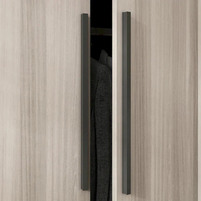 Armoire moderne autoportante en bois massif avec étagères de rangement